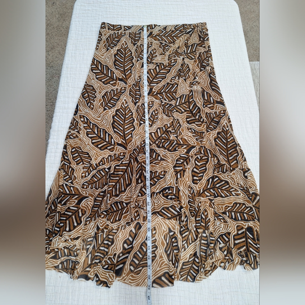 Brown Leaf Patterned Women's Skirt - Picture 6 of 13